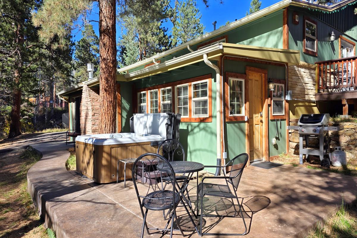 Suite on river in Estes Park