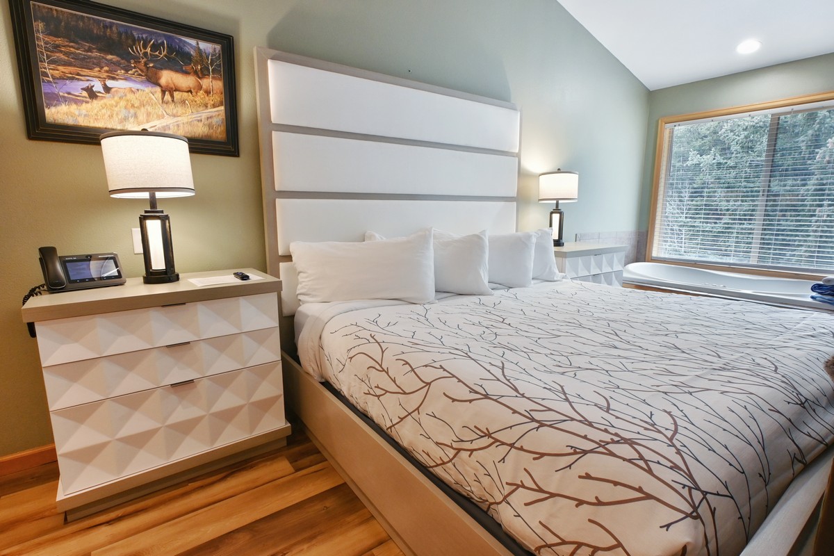 Premium King bed in an Estes Park condo.